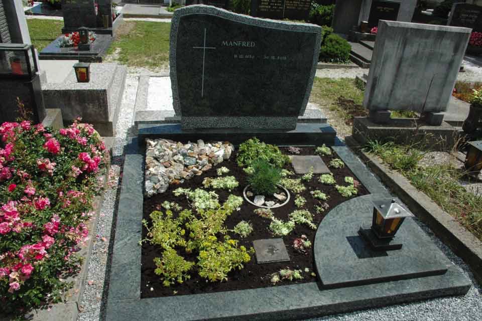 Individuelle Grabbepflanzung Friedhofsgärtnerei Provasnek Graz