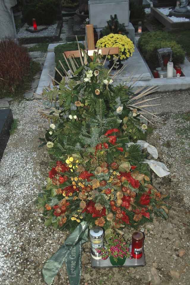 Individuelle Grabbepflanzung Friedhofsgärtnerei Provasnek Graz