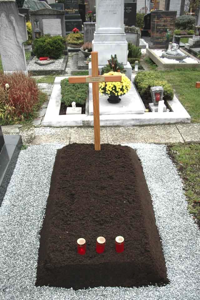 Individuelle Grabbepflanzung Friedhofsgärtnerei Provasnek Graz